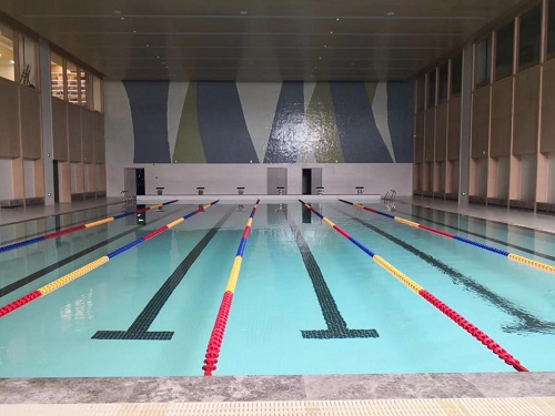 郫縣犀浦校區恒溫宅男天堂污污视频在調試，池水清澈見底，舒適宜人