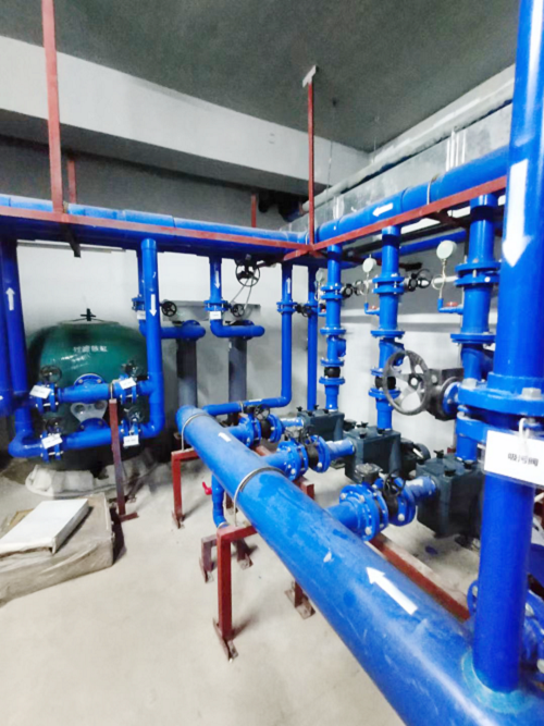 宅男天堂污污视频設備機房