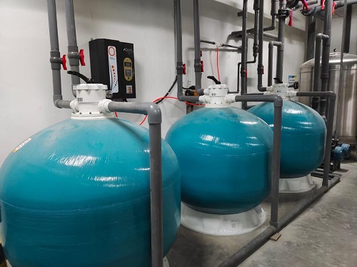 采用了宅男在线播放宅男天堂污污视频水處理設備的機房宅男视频免费看實拍