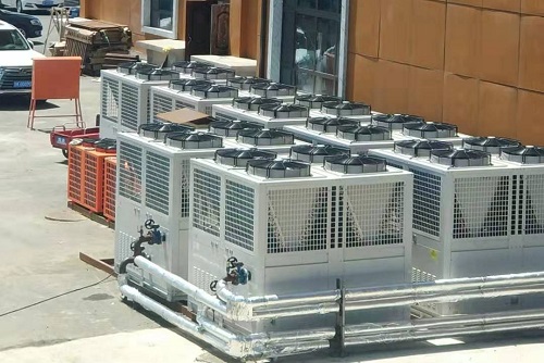 長白山智尚溫泉酒店采用宅男在线播放空氣能熱泵