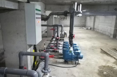 宅男天堂污污视频設備機房